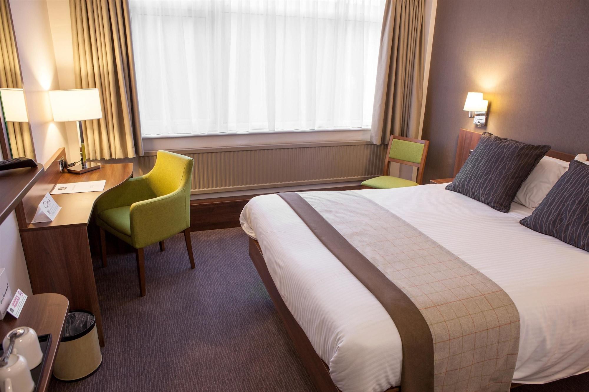 Cresta Court Hotel Altrincham Bagian luar foto