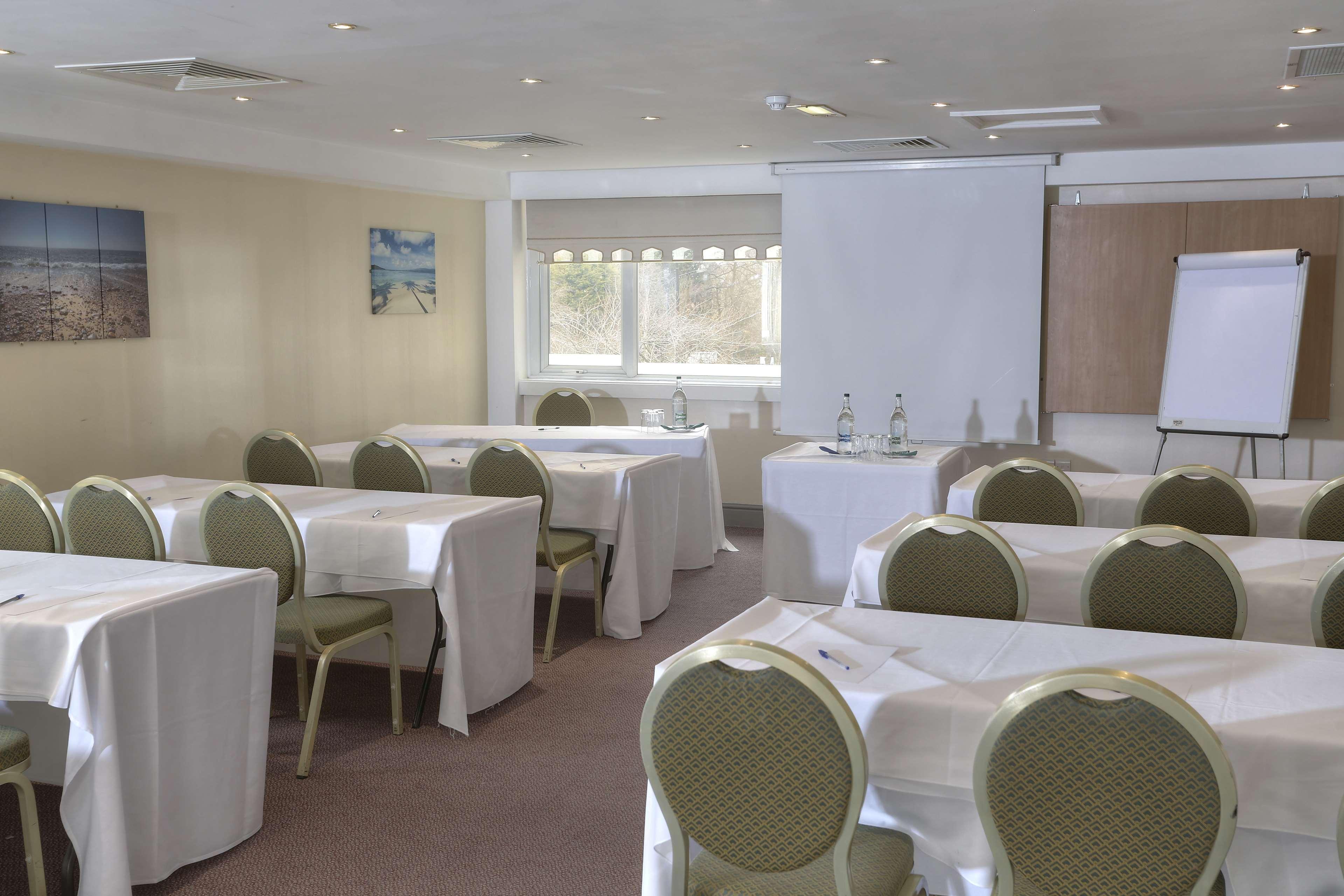 Cresta Court Hotel Altrincham Bagian luar foto