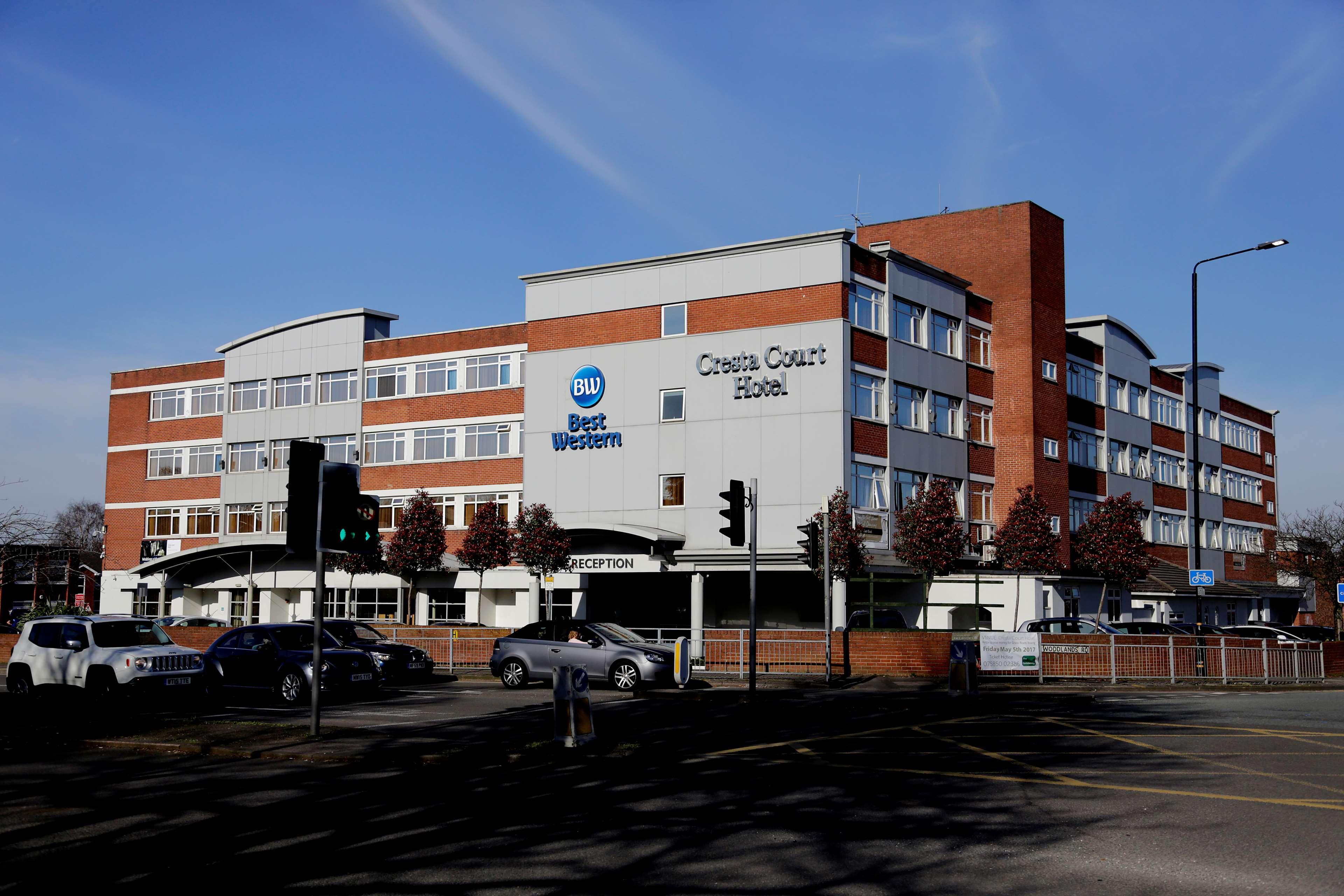 Cresta Court Hotel Altrincham Bagian luar foto