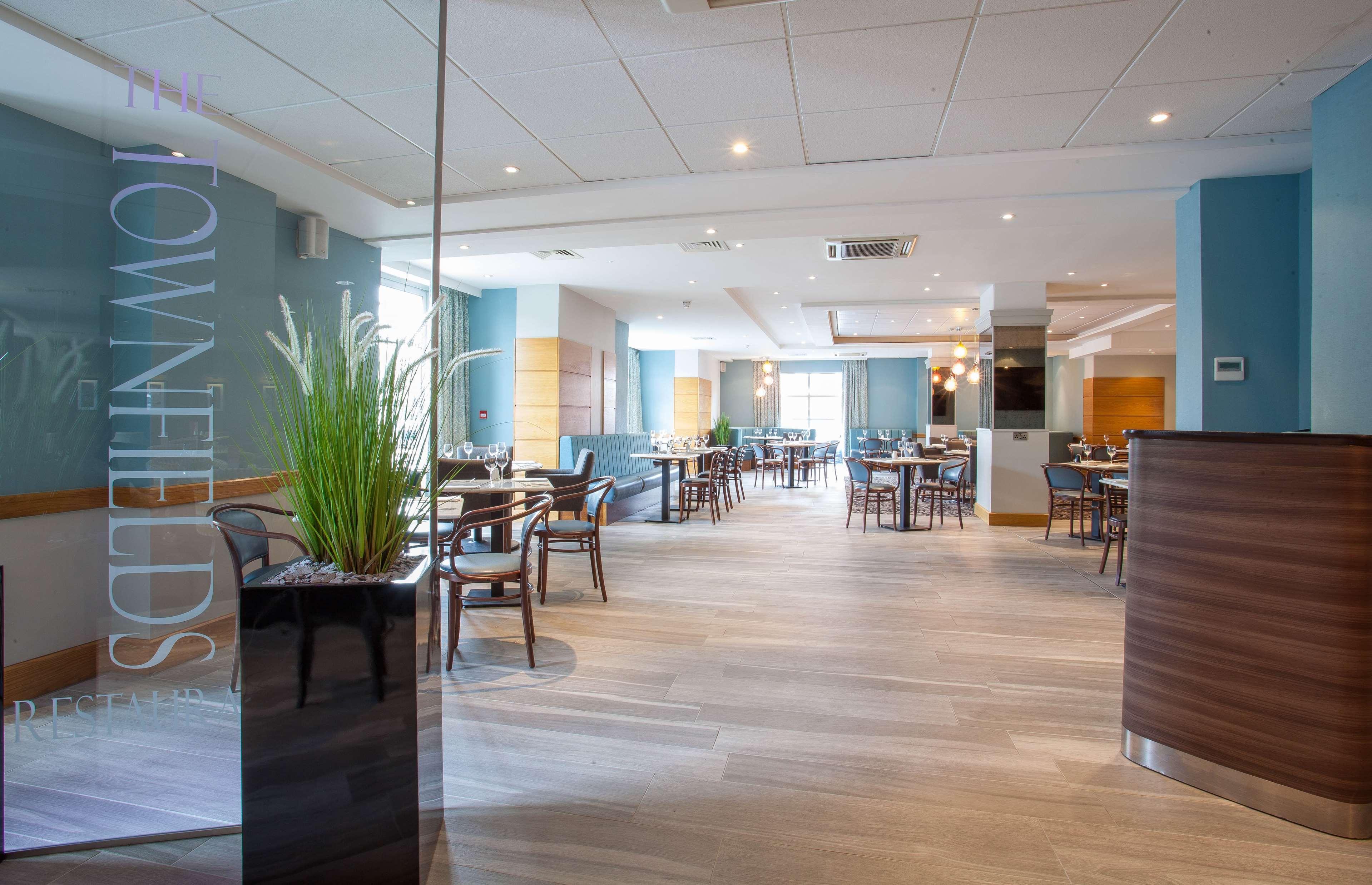 Cresta Court Hotel Altrincham Bagian luar foto