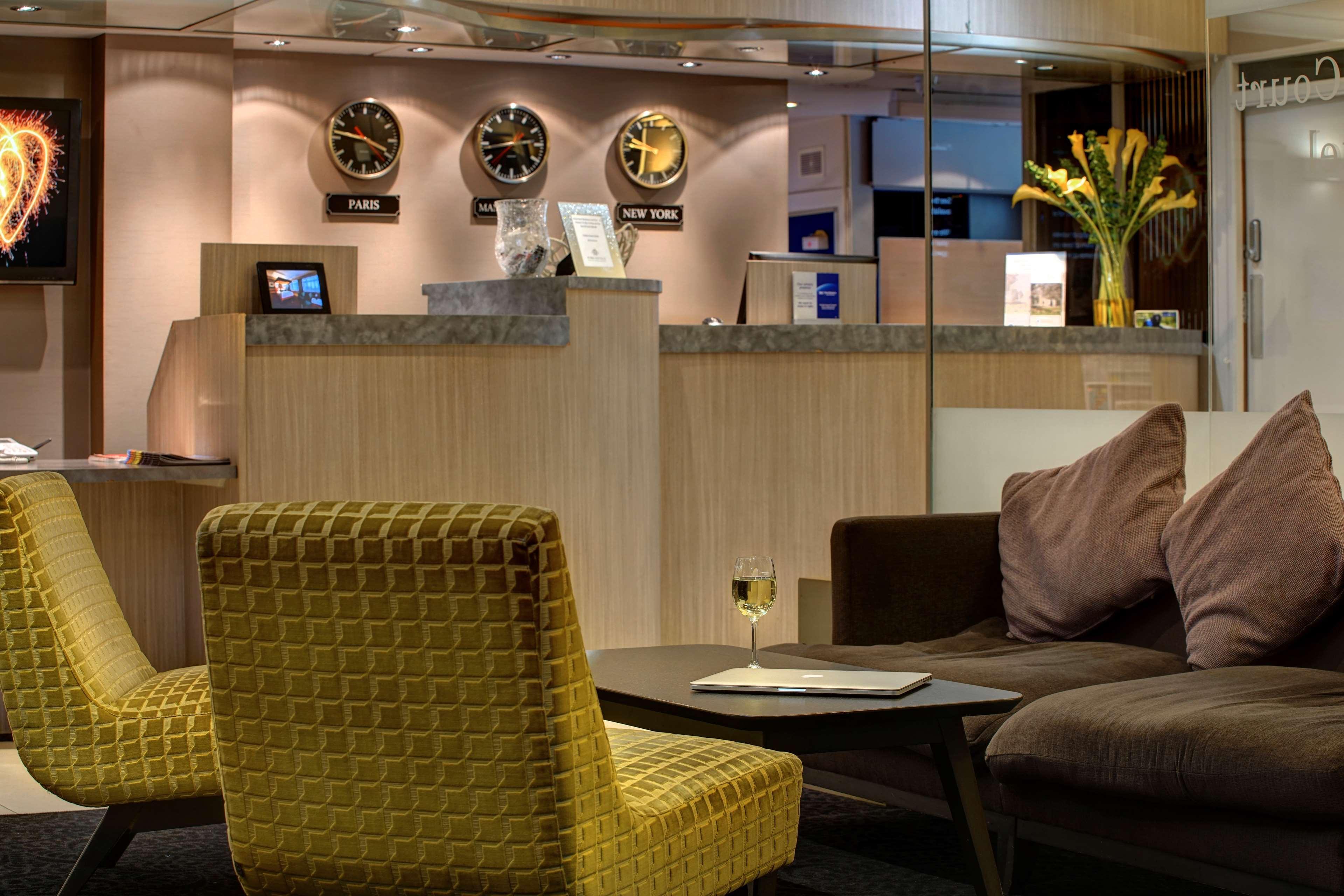 Cresta Court Hotel Altrincham Bagian luar foto