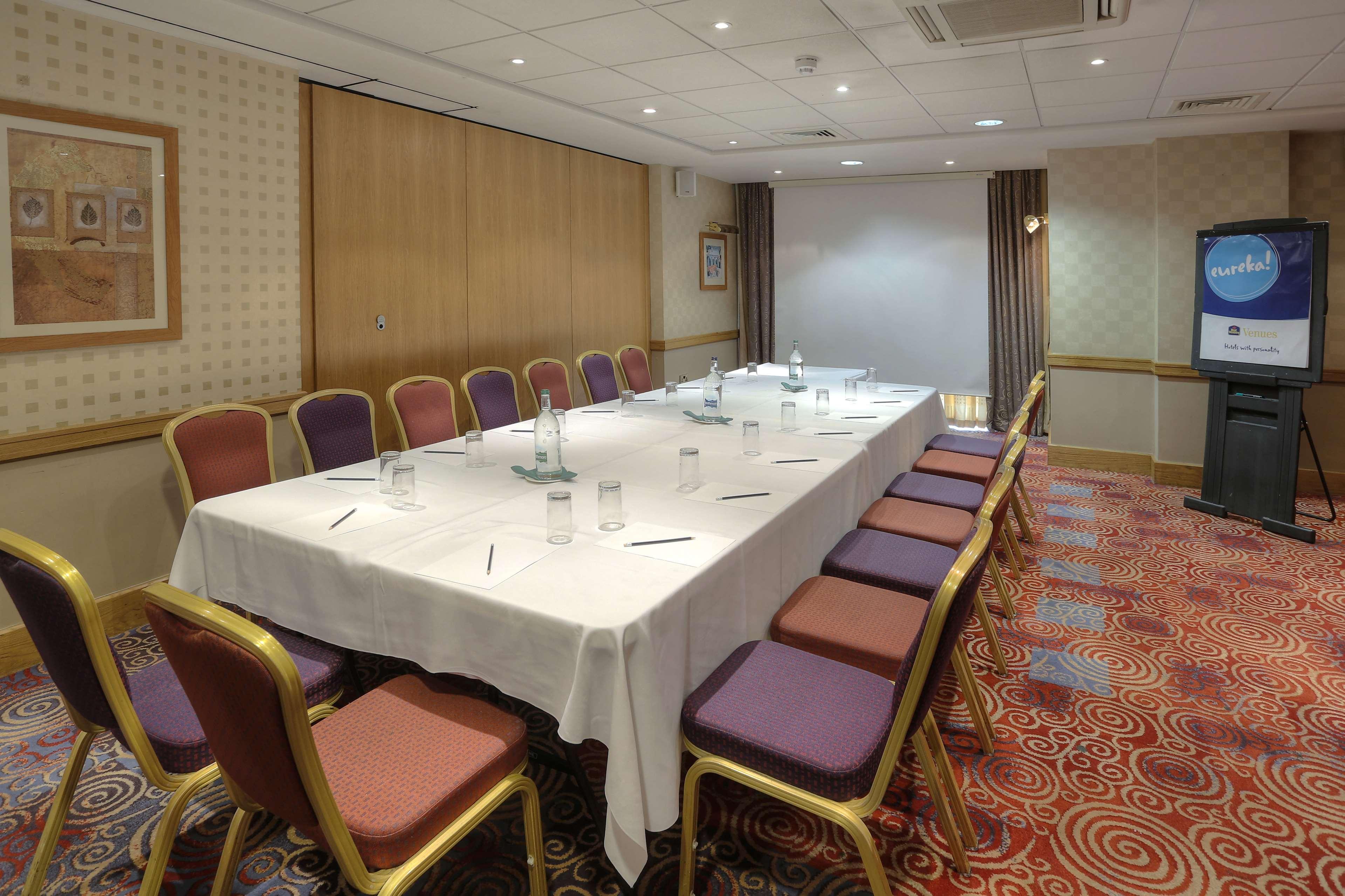 Cresta Court Hotel Altrincham Bagian luar foto