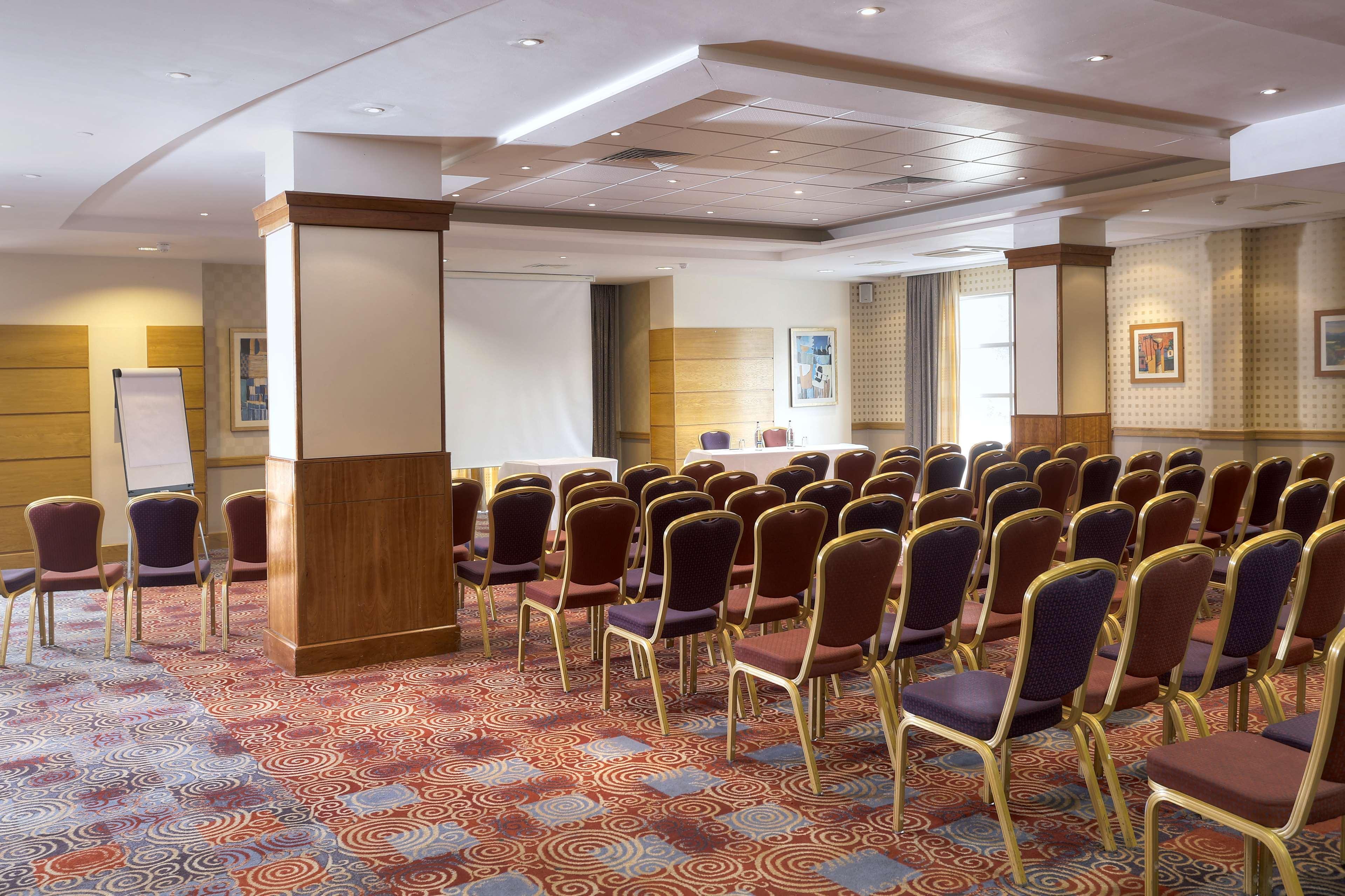 Cresta Court Hotel Altrincham Bagian luar foto