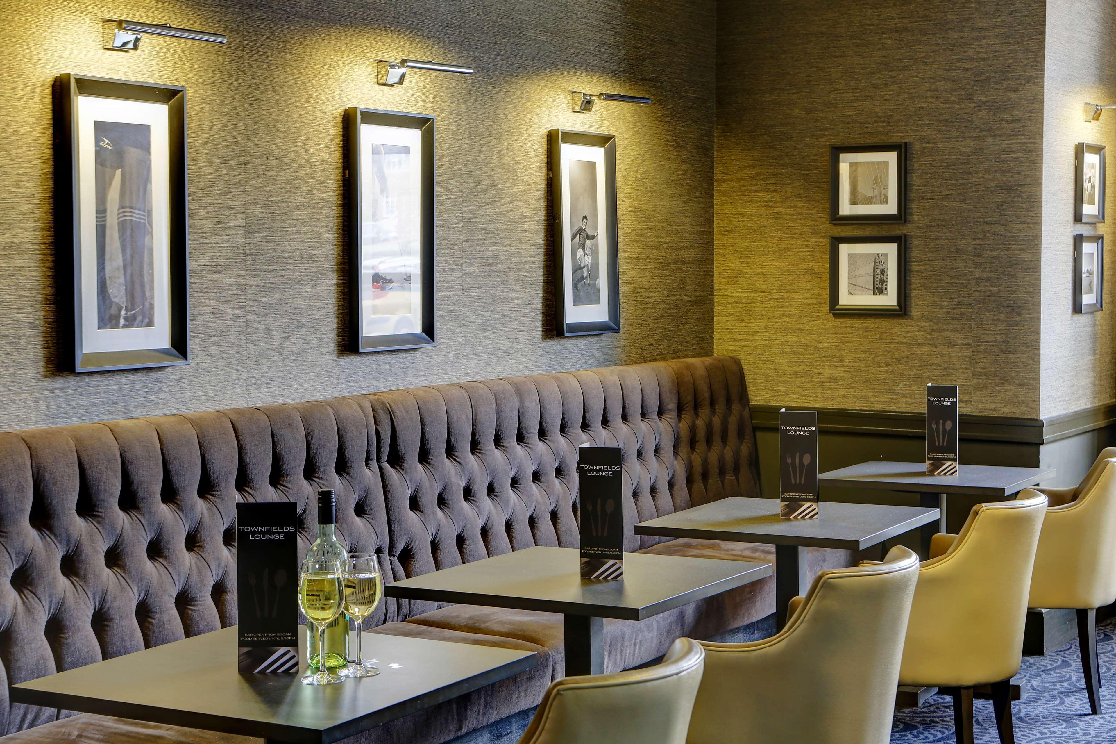 Cresta Court Hotel Altrincham Bagian luar foto