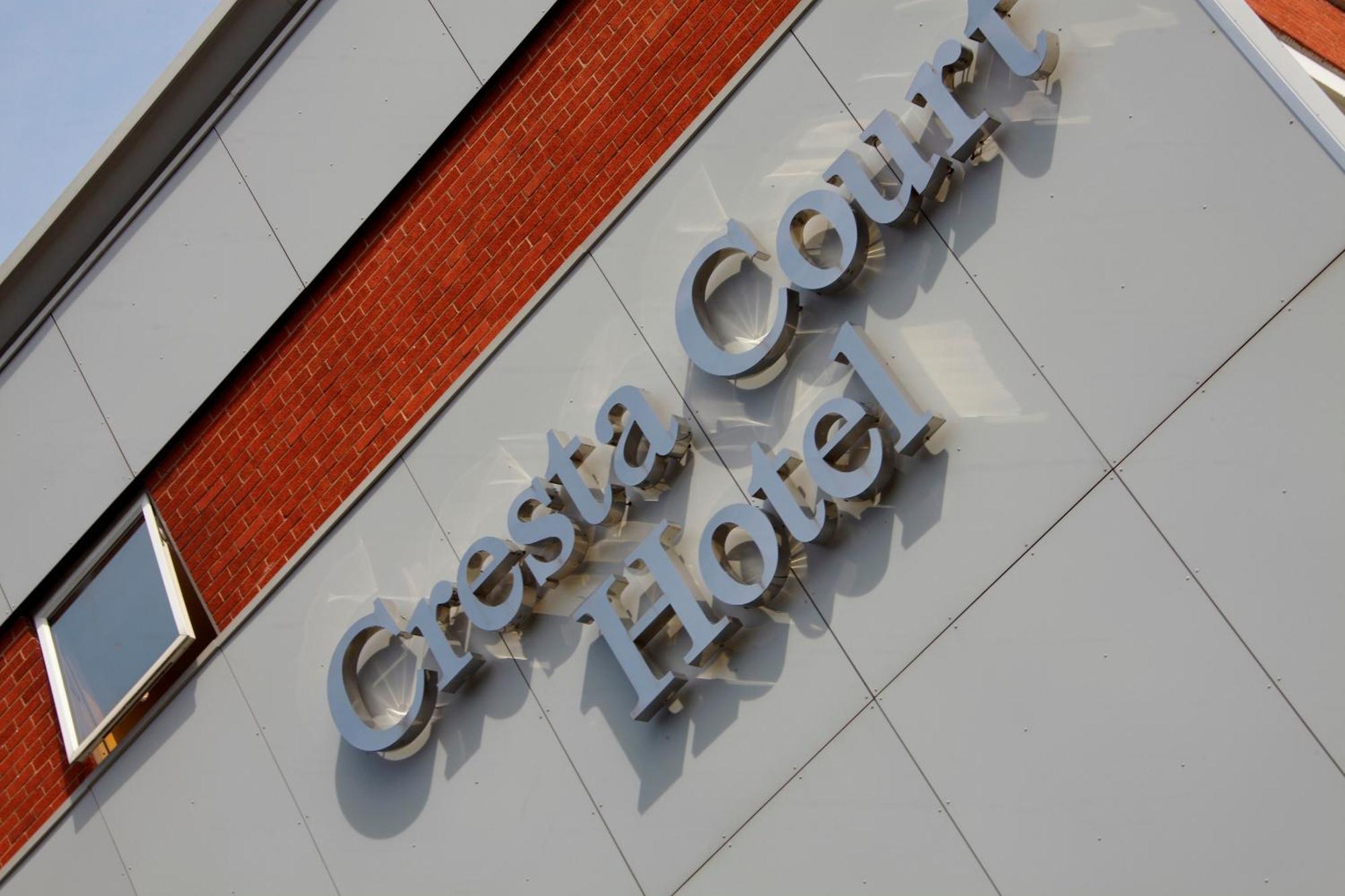 Cresta Court Hotel Altrincham Bagian luar foto